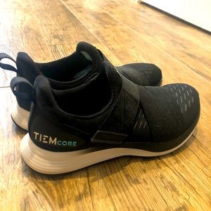 Tiem Latus in jet black. Size 5.5